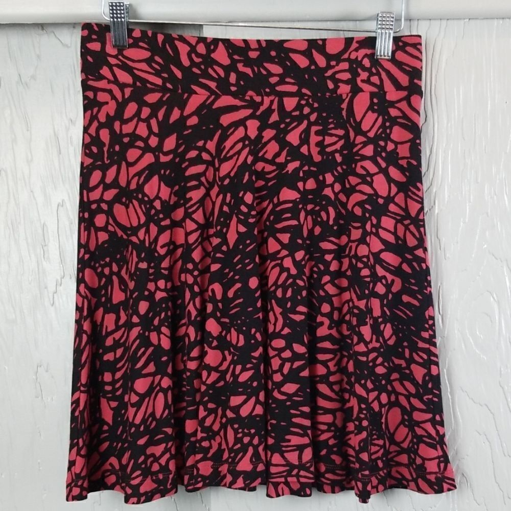 💜5/$20💜 LOFT.. black and light red flowy skirt